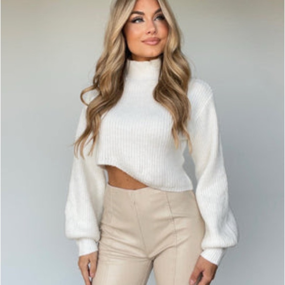 Cropped Ribbed Turtleneck Sweater - White